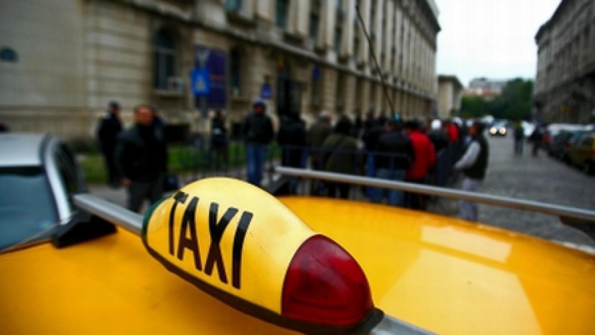 cursa nebuna cu taxiul furat un barbat a amenintat un taximetrist cu un cutit si i a furat masina