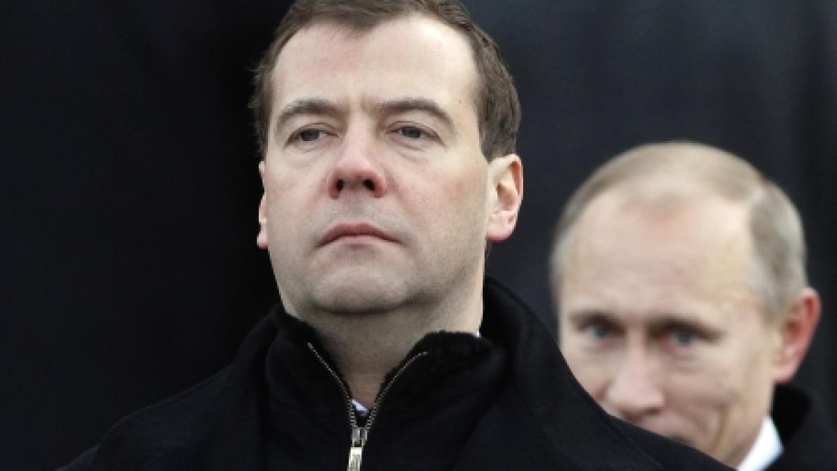 rusia medvedev si putin isi pierd popularitatea o criza politica este posibila