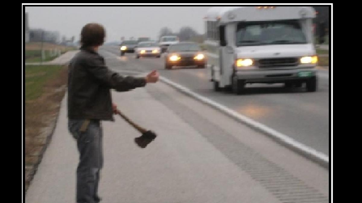 a macelarit trei oameni cu toporul pentru ca i au violat si imbolnavit cu sida fiica