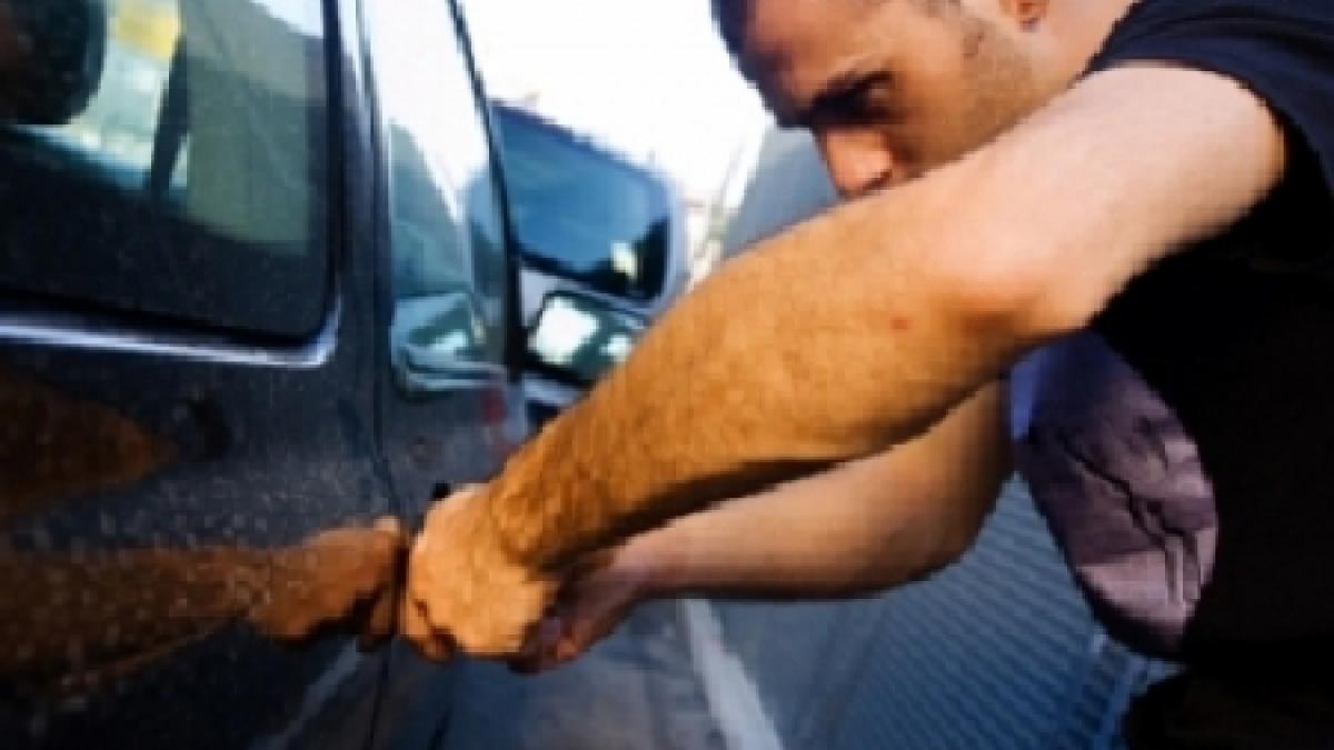 inovatie pentru hotii de masini dispozitiv care bruiaza telecomanda autoturismului