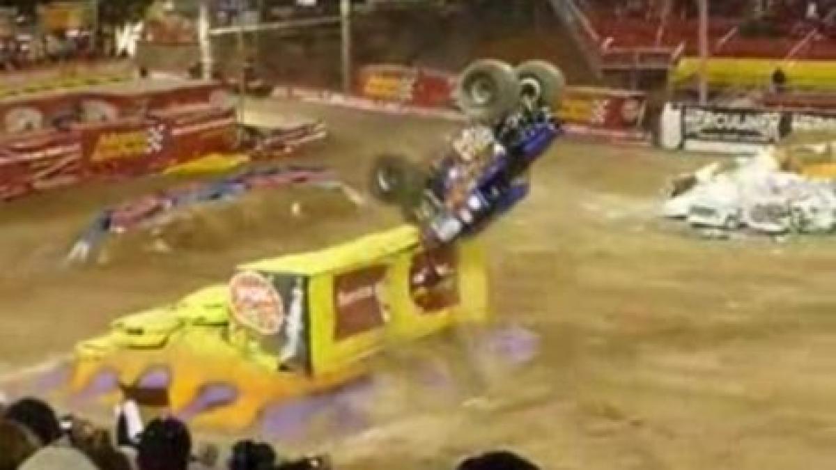 incredibil cascadorie unica in lume cu un monster truck de 12 tone