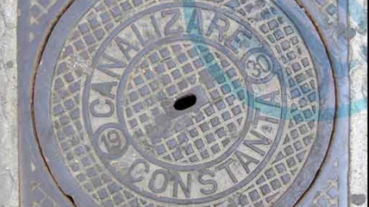 hotii din constanta au furat peste 1 000 de capace de canalizare si gratare pluviale