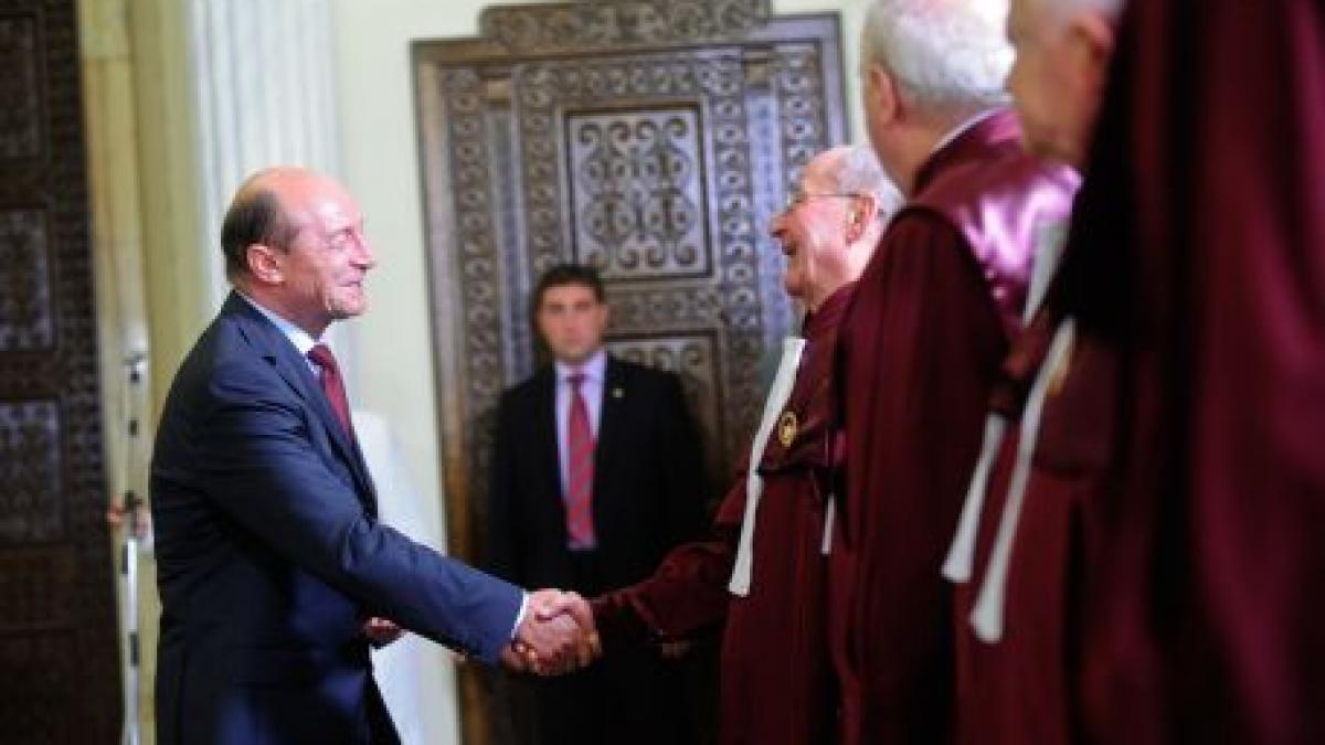 Wikileaks: În 2005, Băsescu intervenea la Curtea Constituţională