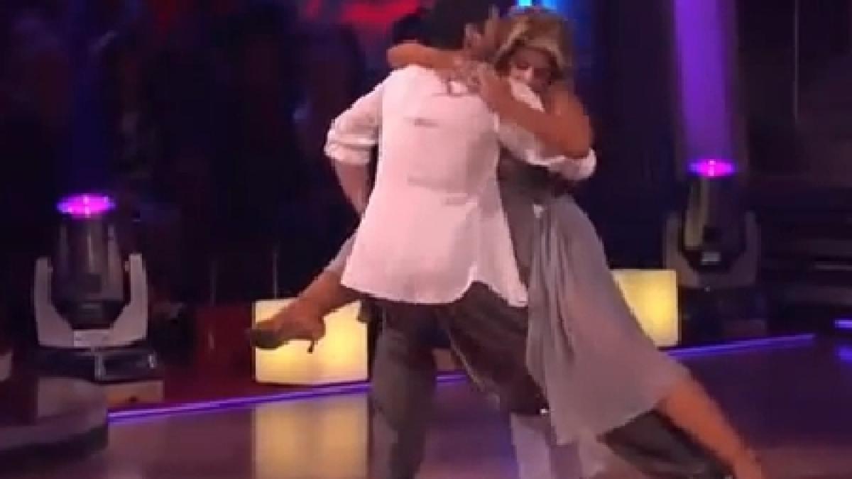 actrita kirstie alley s a impiedicat pe ringul de dans