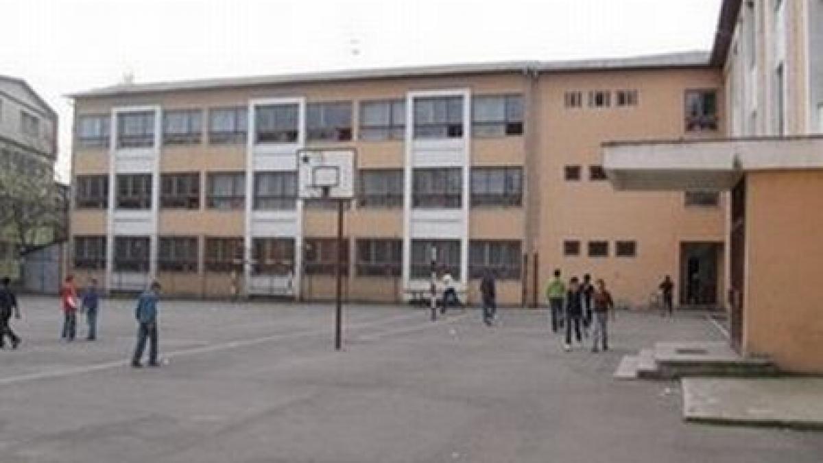 un elev de liceu a ajuns la spital cu amnezie dupa o incaierare in curtea scolii