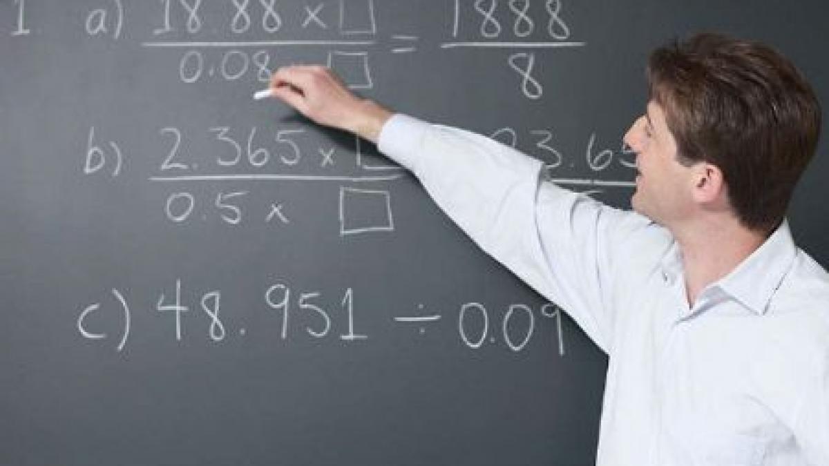 cine ii educa pe copii un profesor isi injura colegii in timpul serviciului