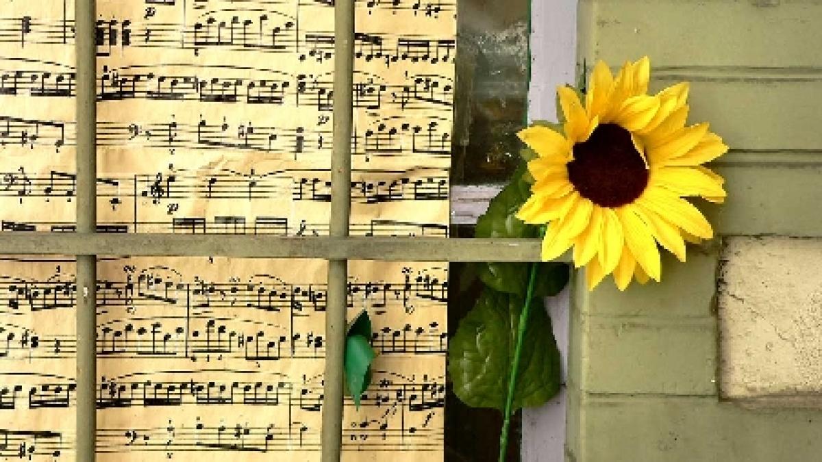 filarmonica regala din londra a concertat pentru un public alcatuit din flori