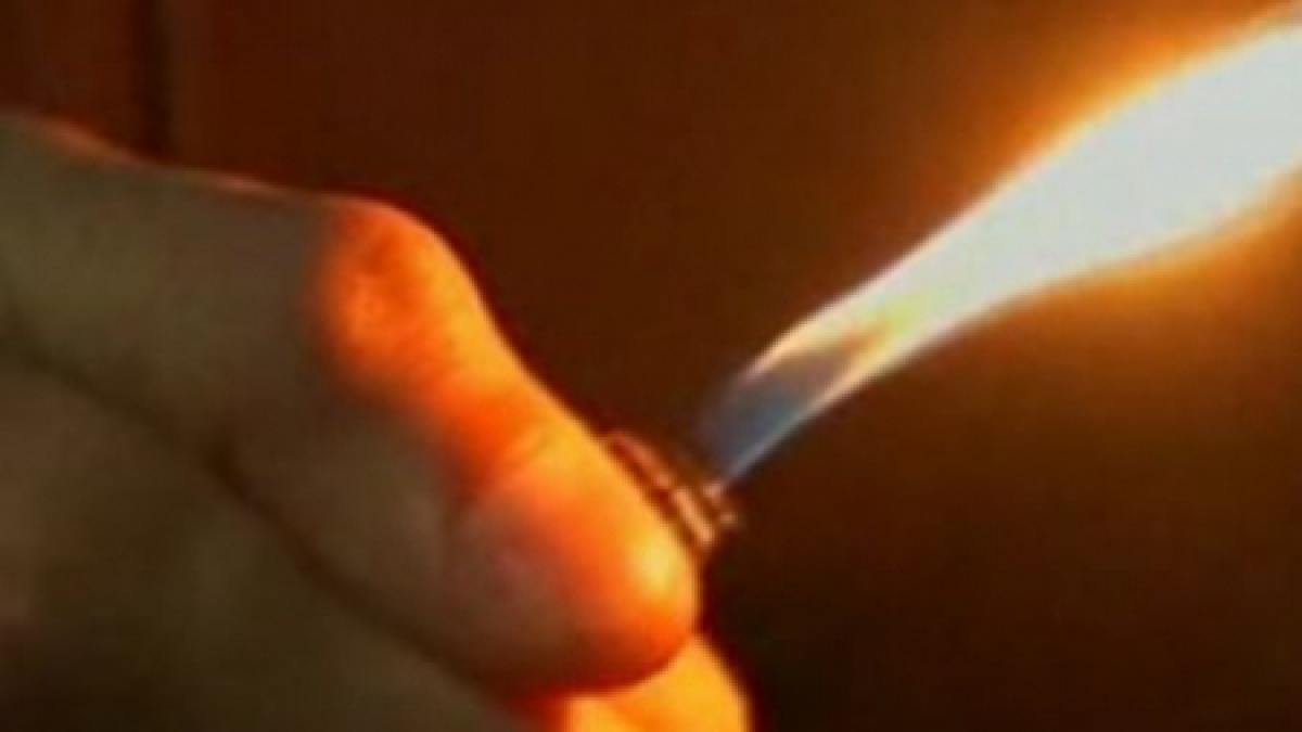 imagini socante un iranian si a dat foc pentru ca nu a primit azil politic