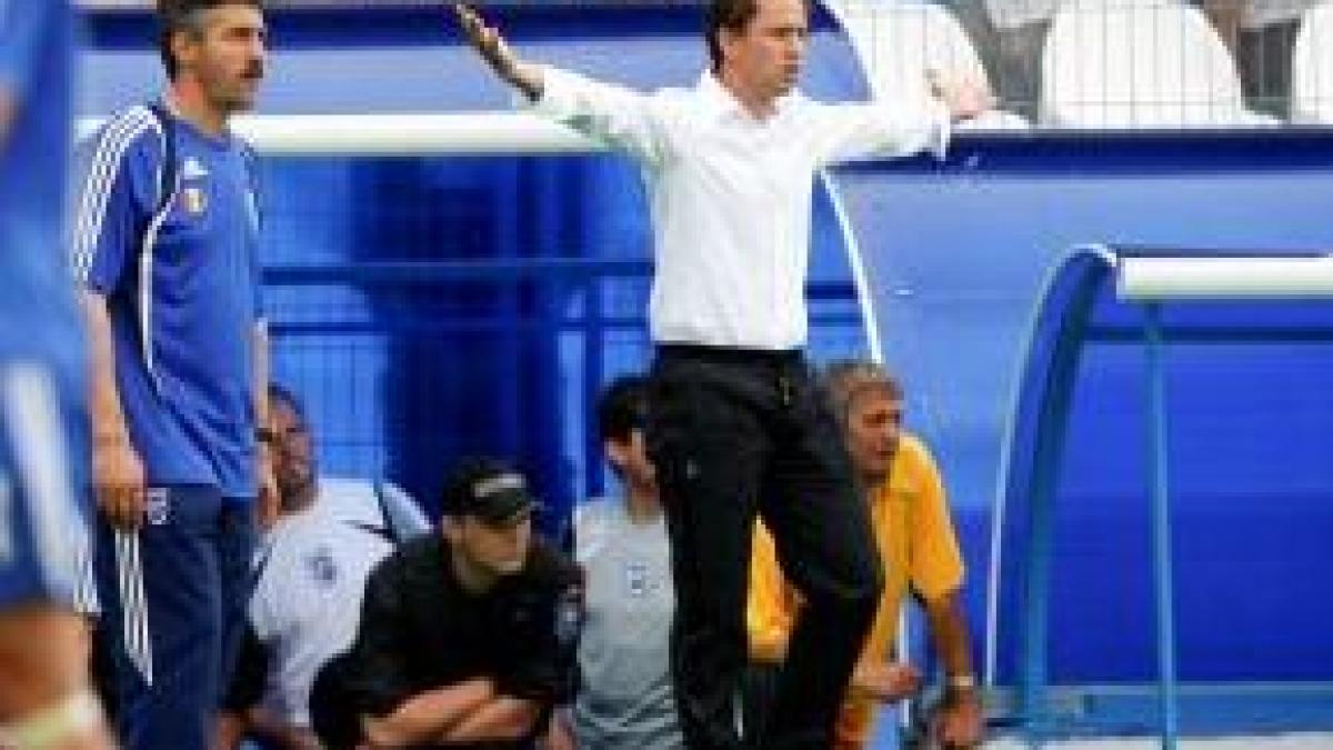 reghecampf debuteaza cu stangul pe banca craiovei 0 2 cu pandurii targu jiu