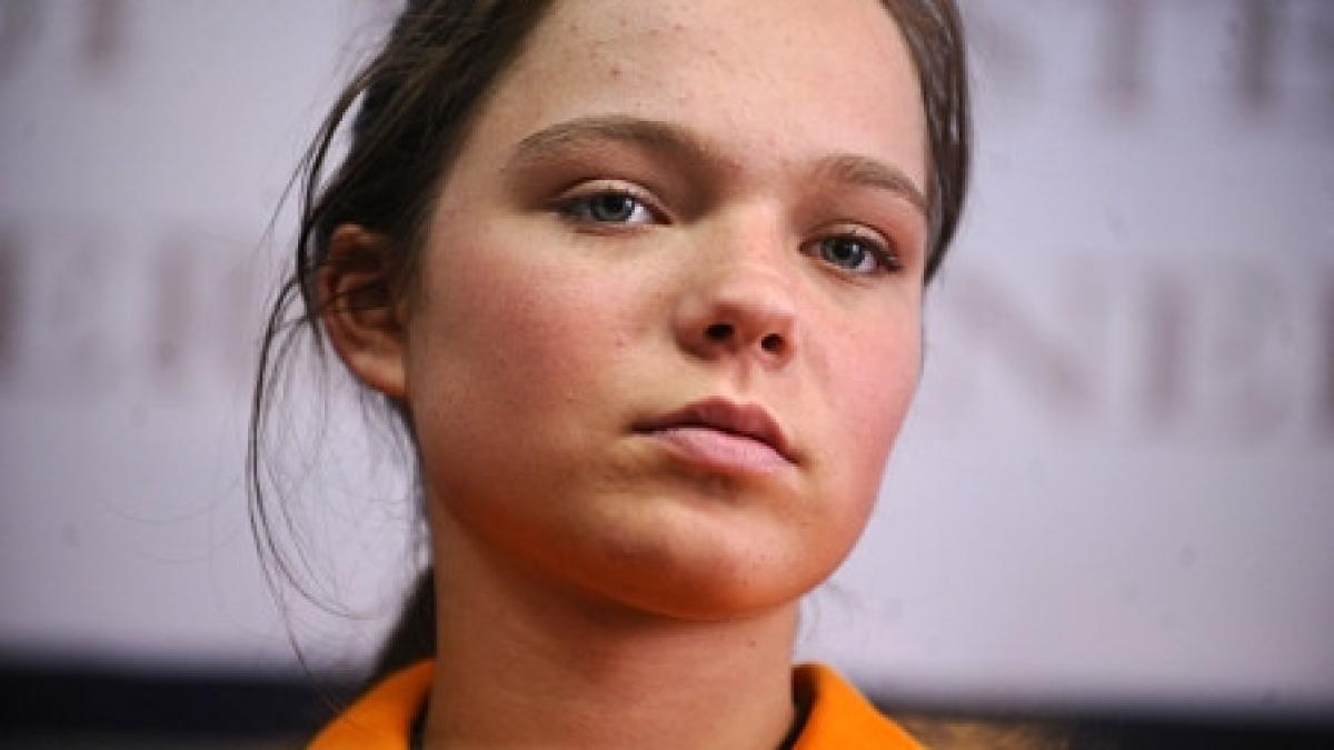 crina coco popescu a primit din partea romfilatelia plic si timbru cu fotografia sa