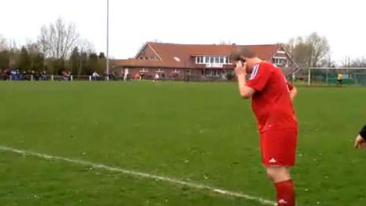 un fotbalist din germania a raspuns la telefon in timpul meciului