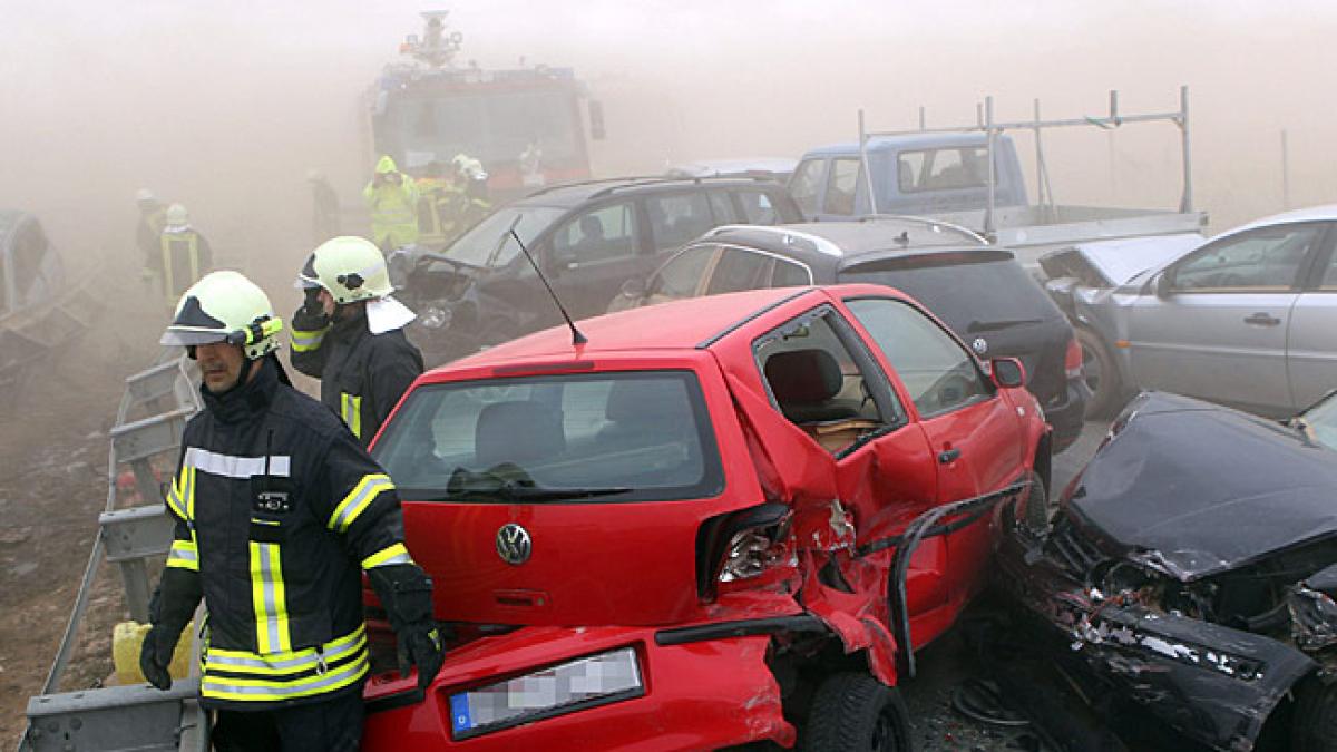 accident groaznic in germania 80 de masini avariate opt morti si 40 de raniti