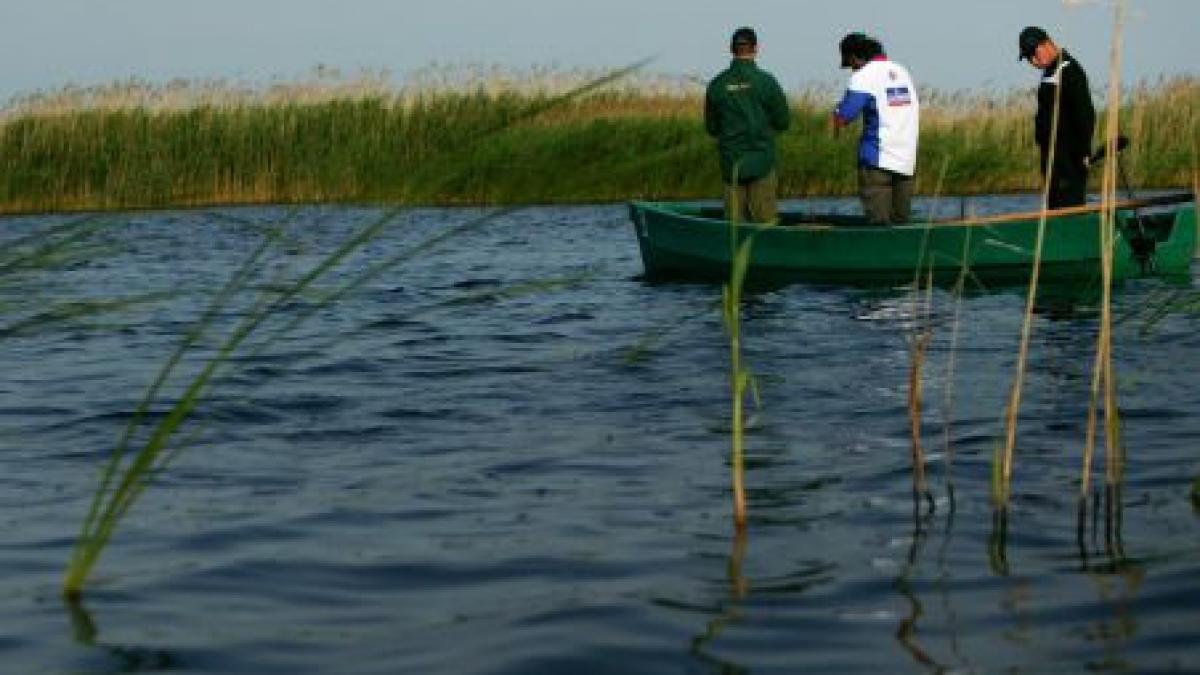 pescar disparut dupa ce barca in care se afla s a rasturnat pe un lac din navodari