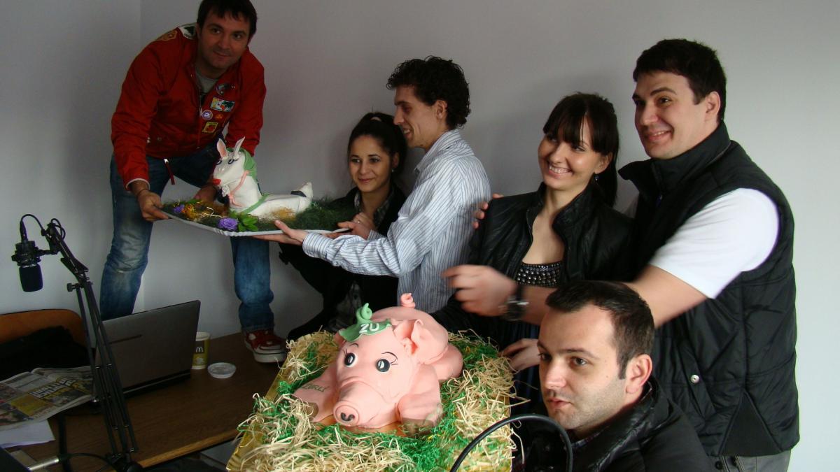 au trait cu porcul zurli si au castigat o casa noua