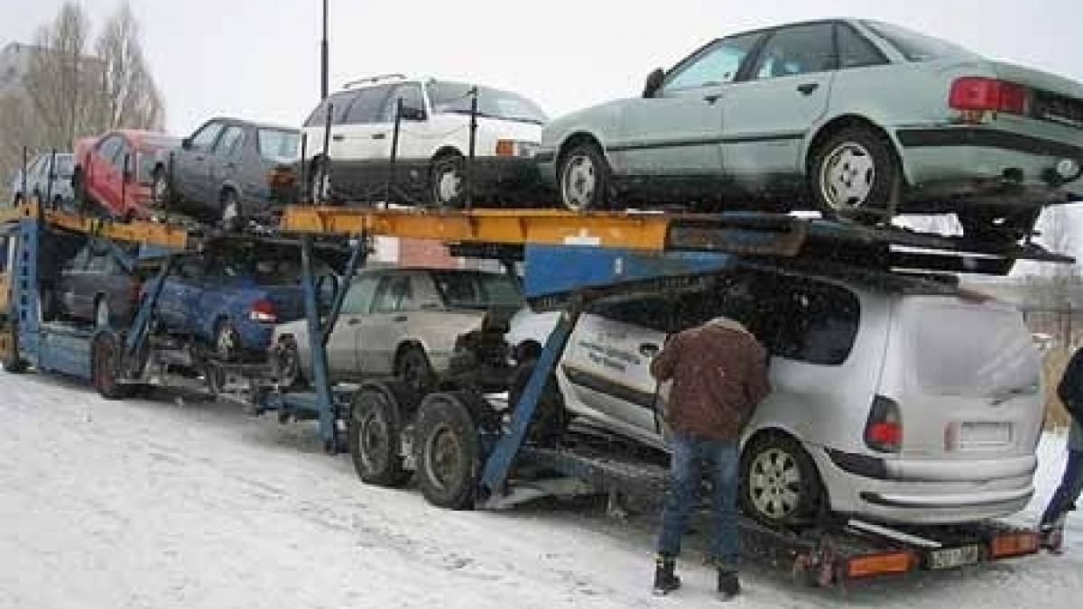 numarul autoturismelor importate a scazut la jumatate fata de 2010