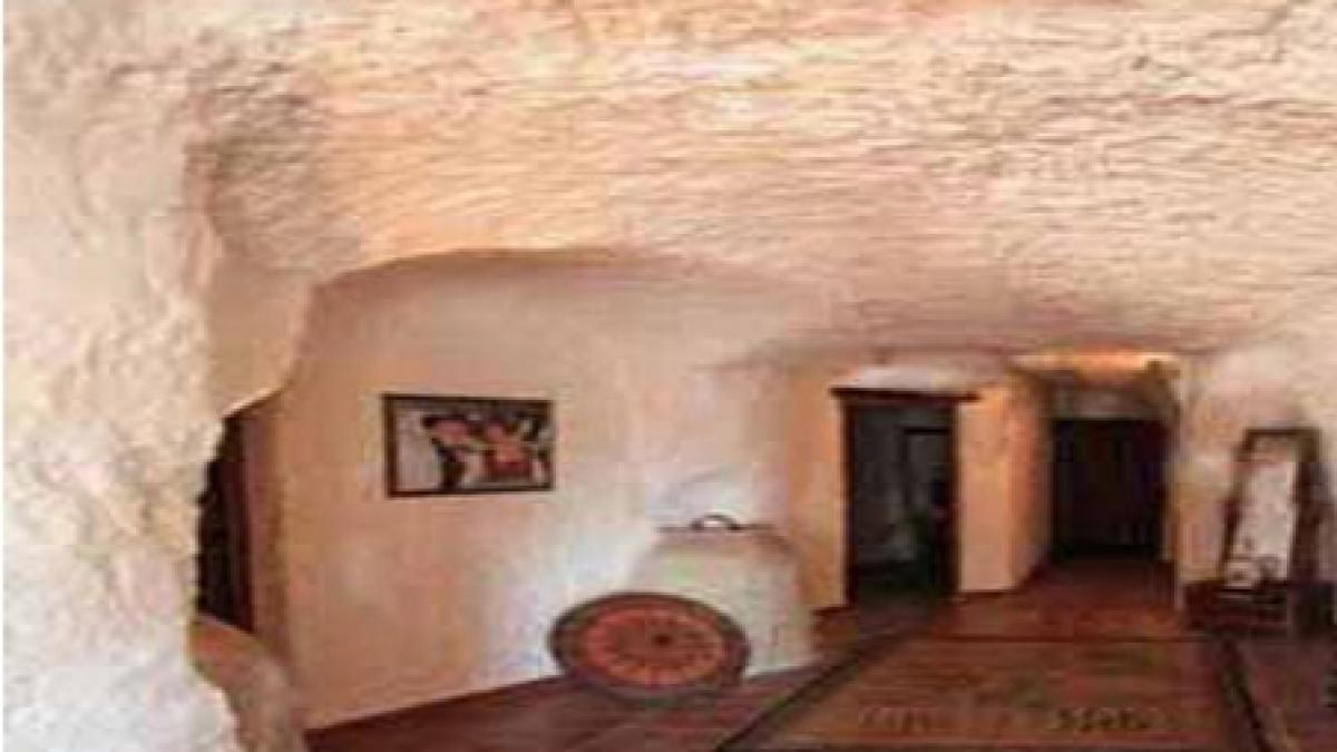 oamenii inca mai traiesc in pesteri vezi cum arata cavernele moderne