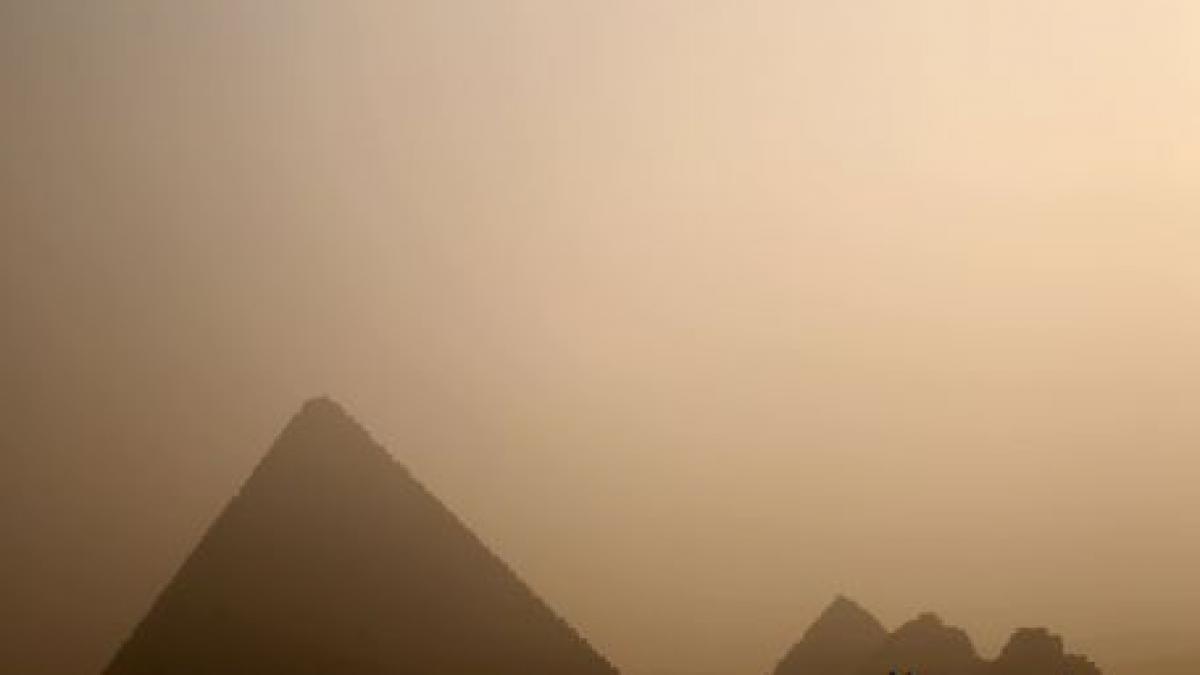 piramidele din egipt ar putea ajunge la giurgiu intr un milion de ani