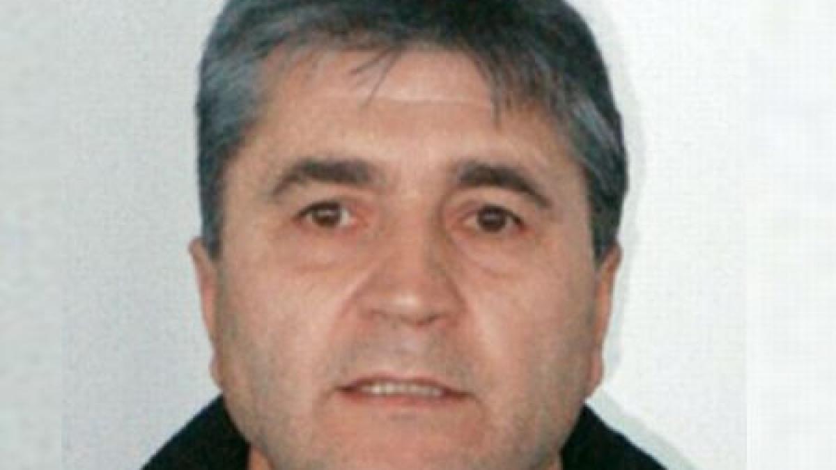 un fost politist din dolj si a impuscat sotia si fiica si apoi s a sinucis