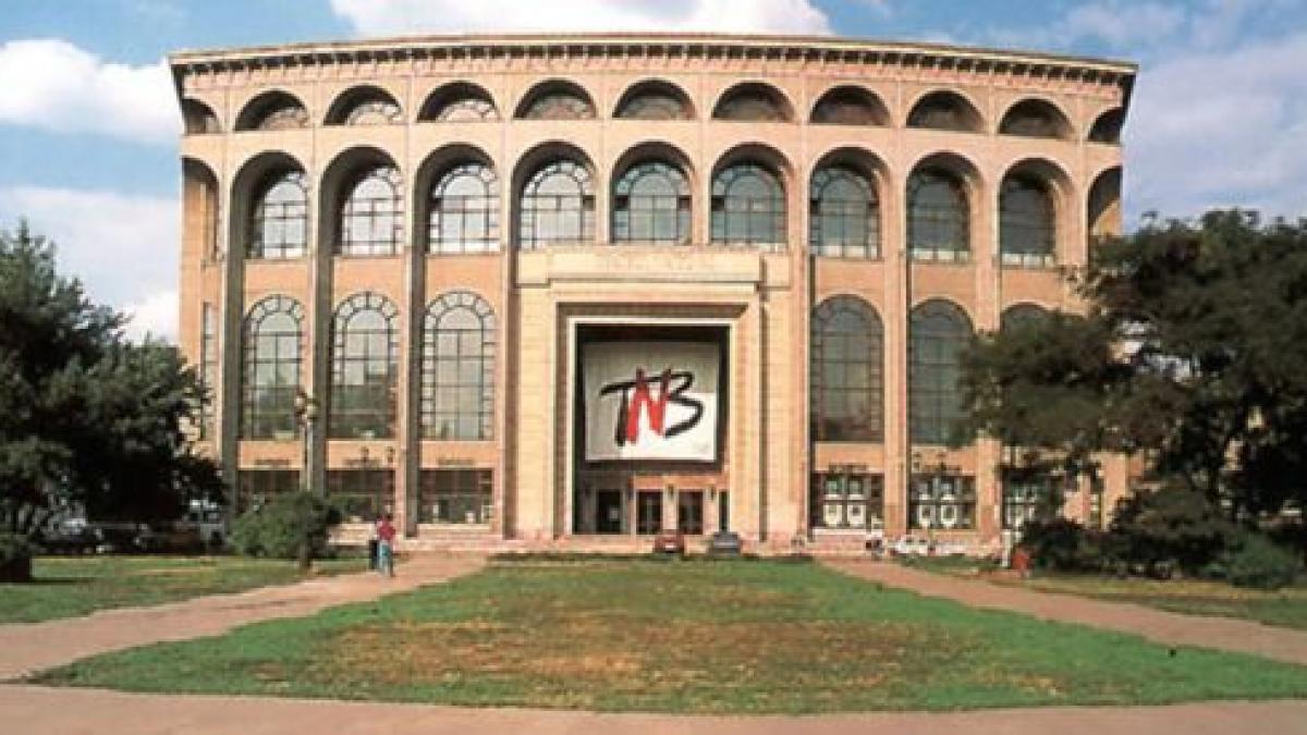 teatrul national din bucuresti poate pica la primul cutremur cladirea a intrat in reparatii