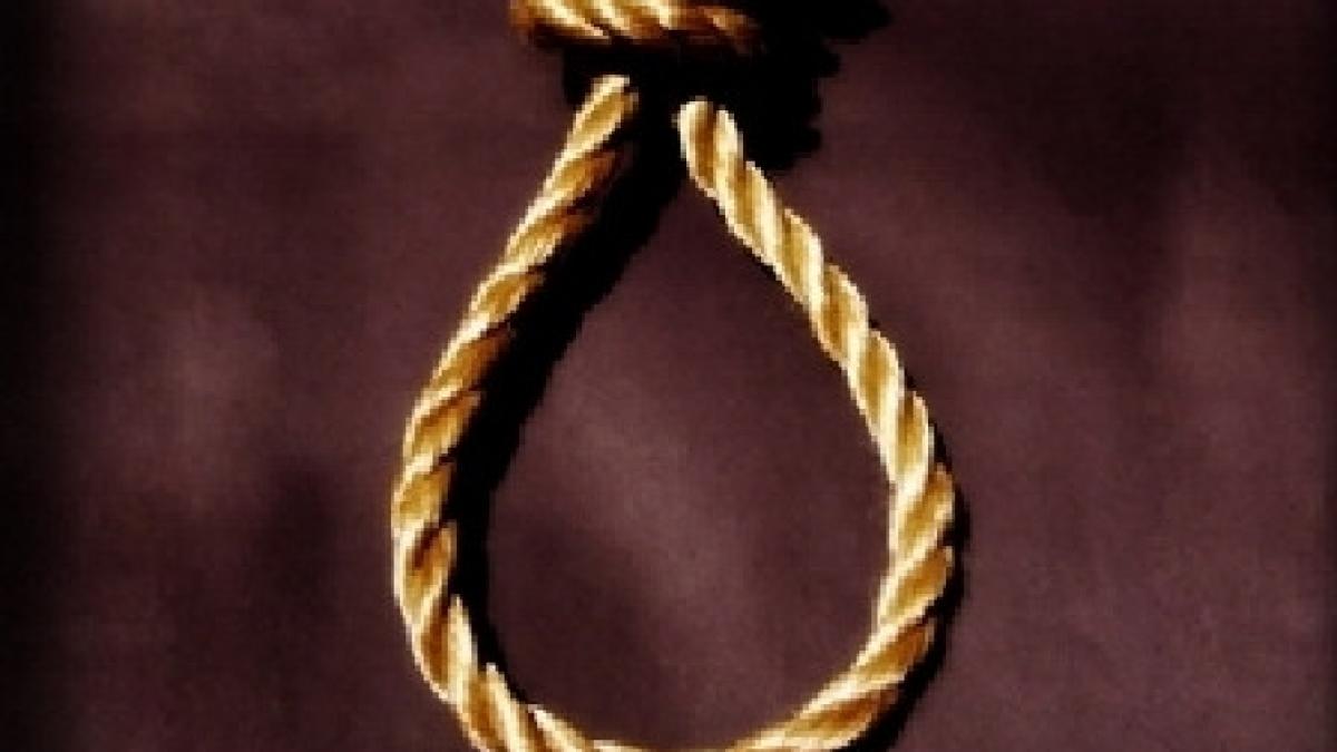 un elev din franta a incercat sa se spanzure in toaleta liceului unde invata