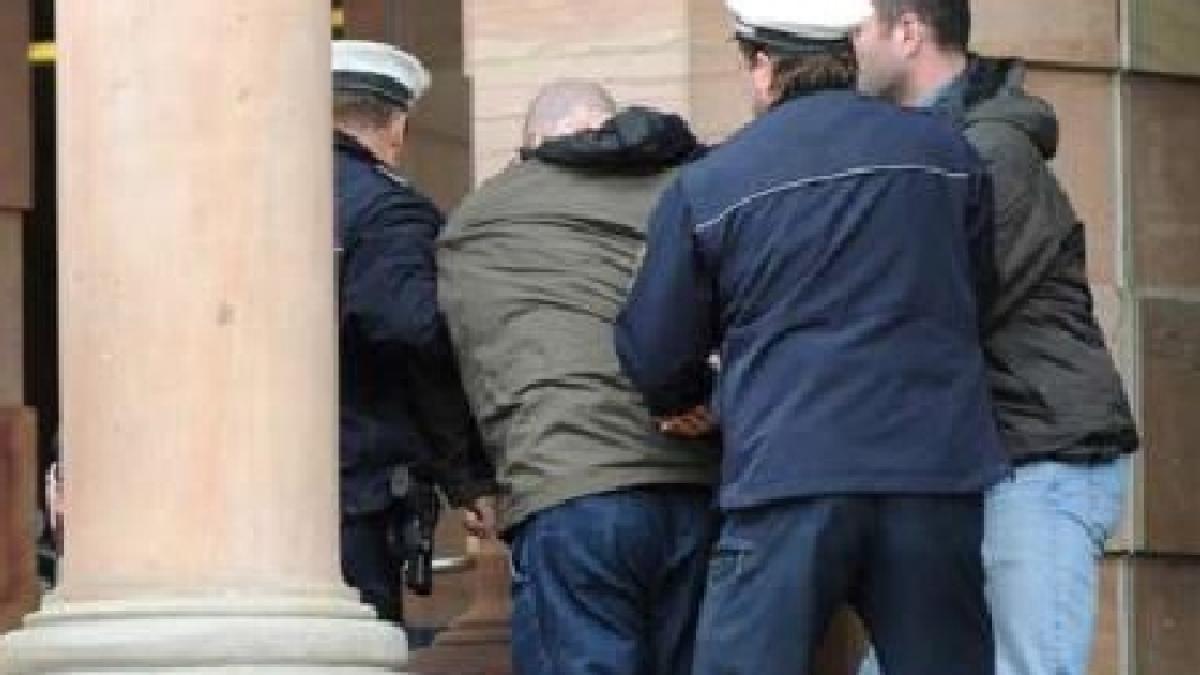 un roman l a atacat cu oua pe presedintele germaniei