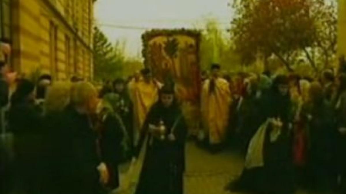 credinciosii au mers in pelerinaj de florii la patriarhia romana