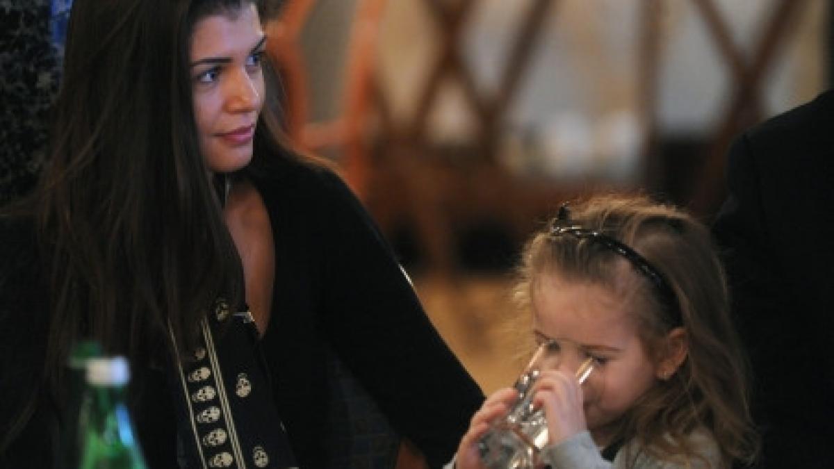 monica vrea sa fie o mama model pentru irina irinel nu a venit sa si vada fetita