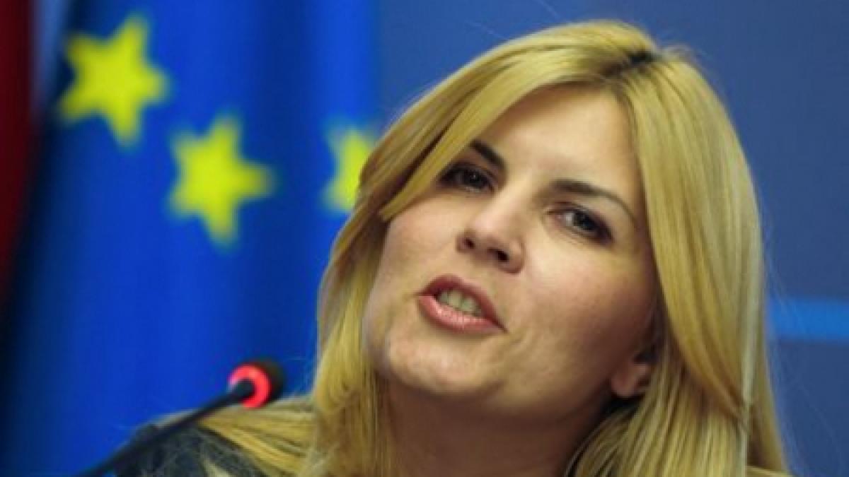 elena udrea face parada modei la o manastire din moldova