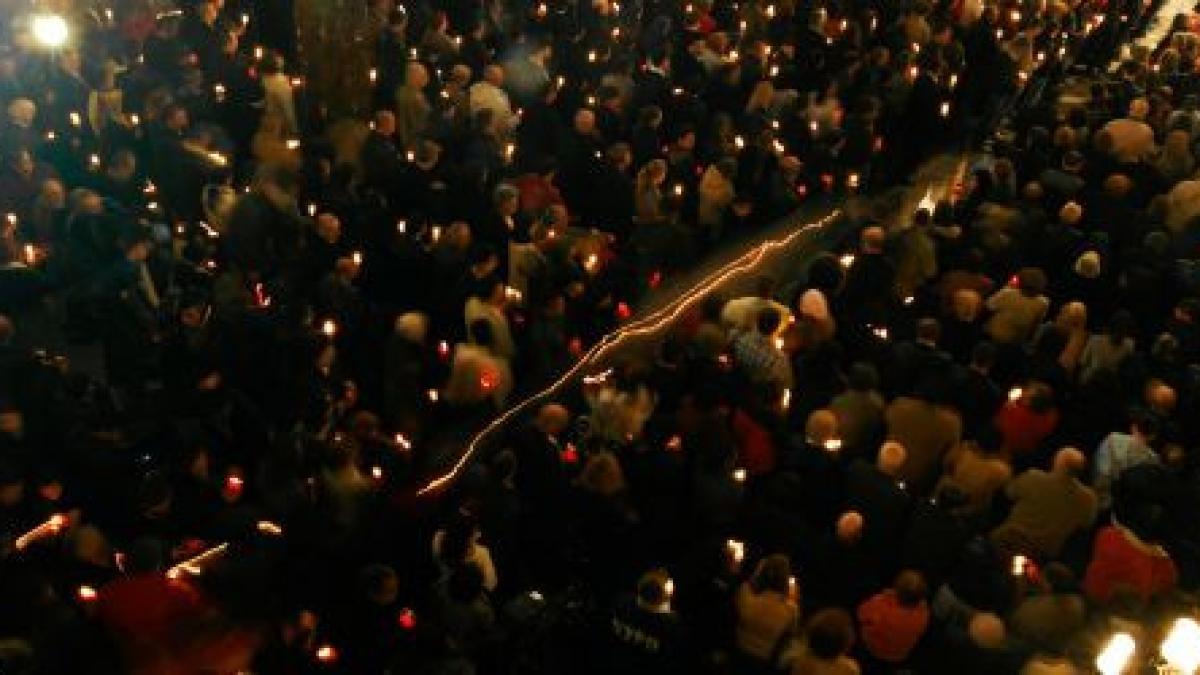 lumina sfanta de la ierusalim va fi adusa sambata in bucuresti