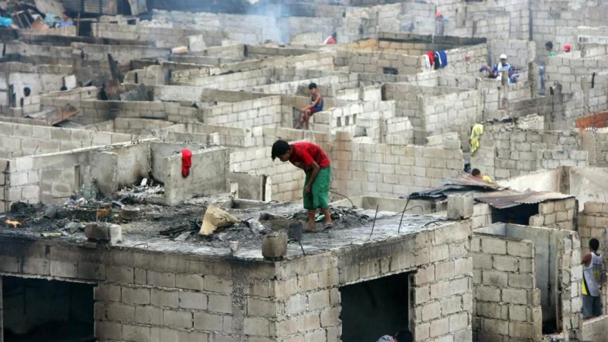 un incendiu pornit de la o priza defecta a lasat 8 000 de oameni pe drumuri in filipine