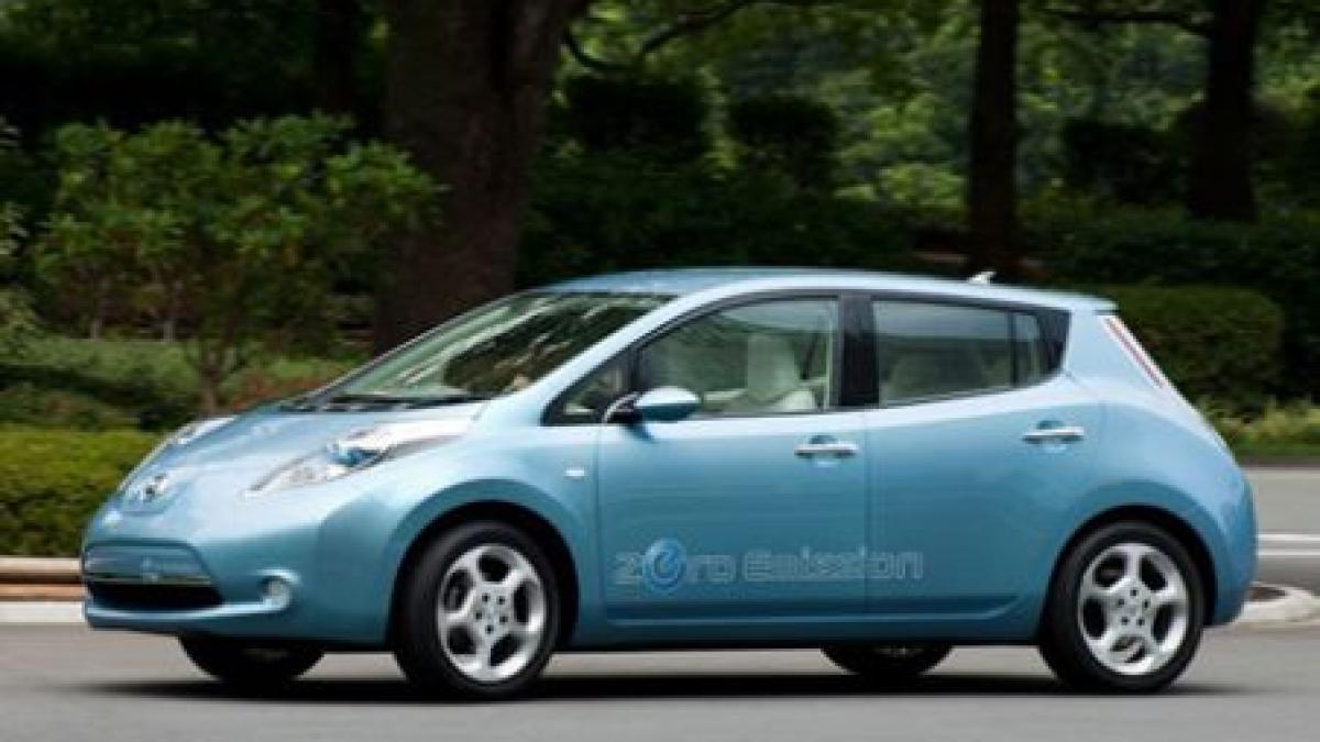 automobilul electric nissan leaf masina anului in 2011