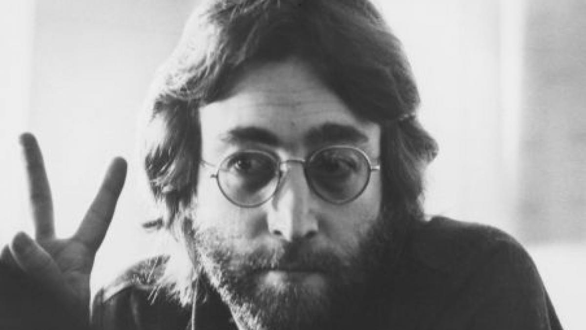 schite desene si un manuscris apartinand lui john lennon scoase la licitatie cu pretul de un milion