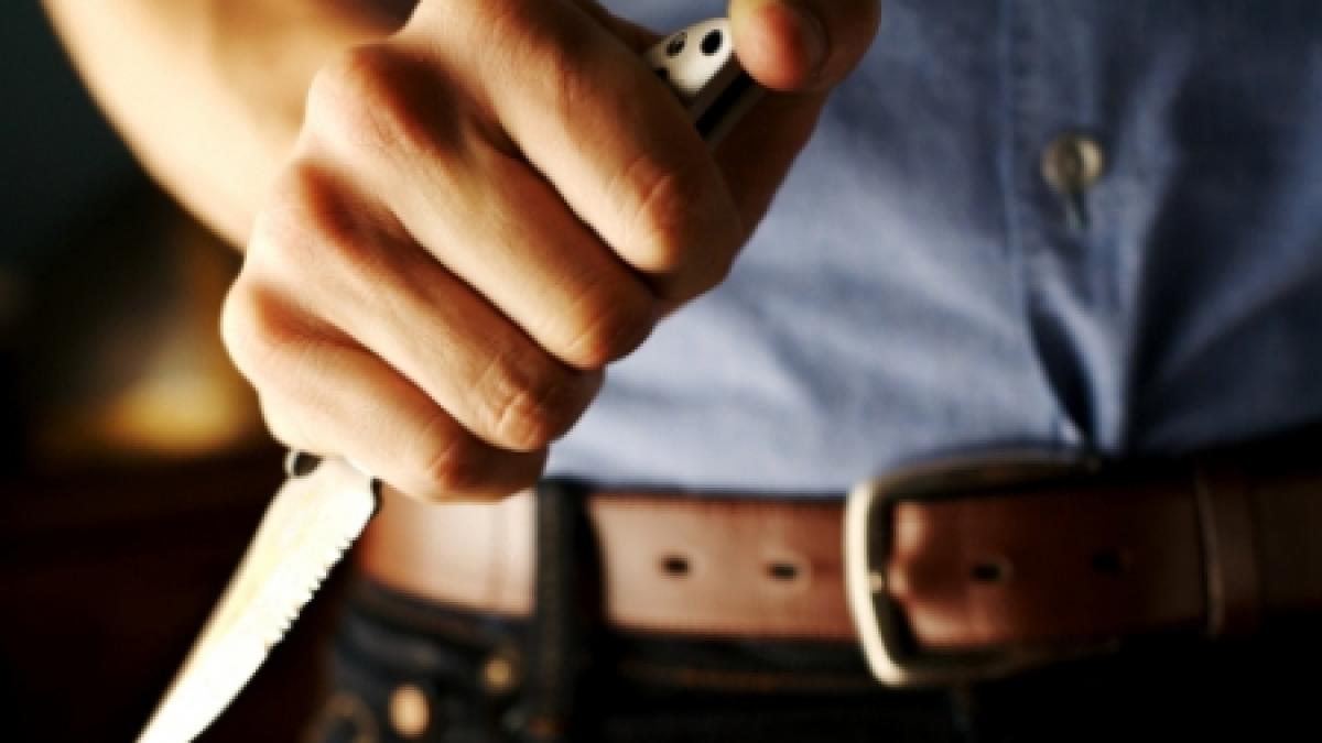 un tanar a fost injunghiat pentru bani de droguri