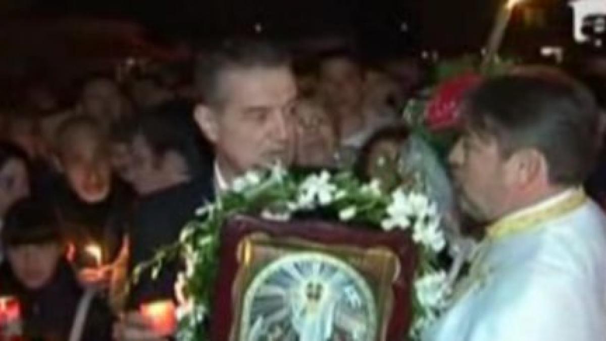becali a mers in noaptea invierii la biserica din pipera a cantat cot la cot cu preotii