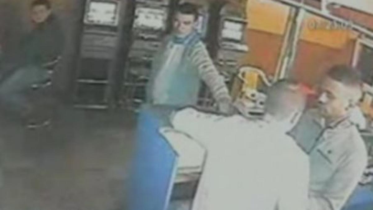 dambovita doi tineri au batut un barman pentru ca refuzase sa le dea bani pentru etnobotanice