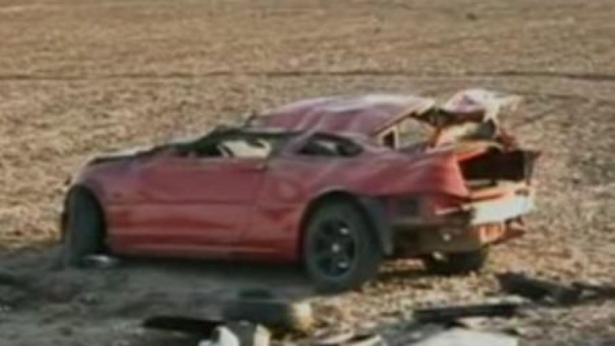 un tanar a murit decapitat dupa ce s a rostogolit de mai multe ori cu masina