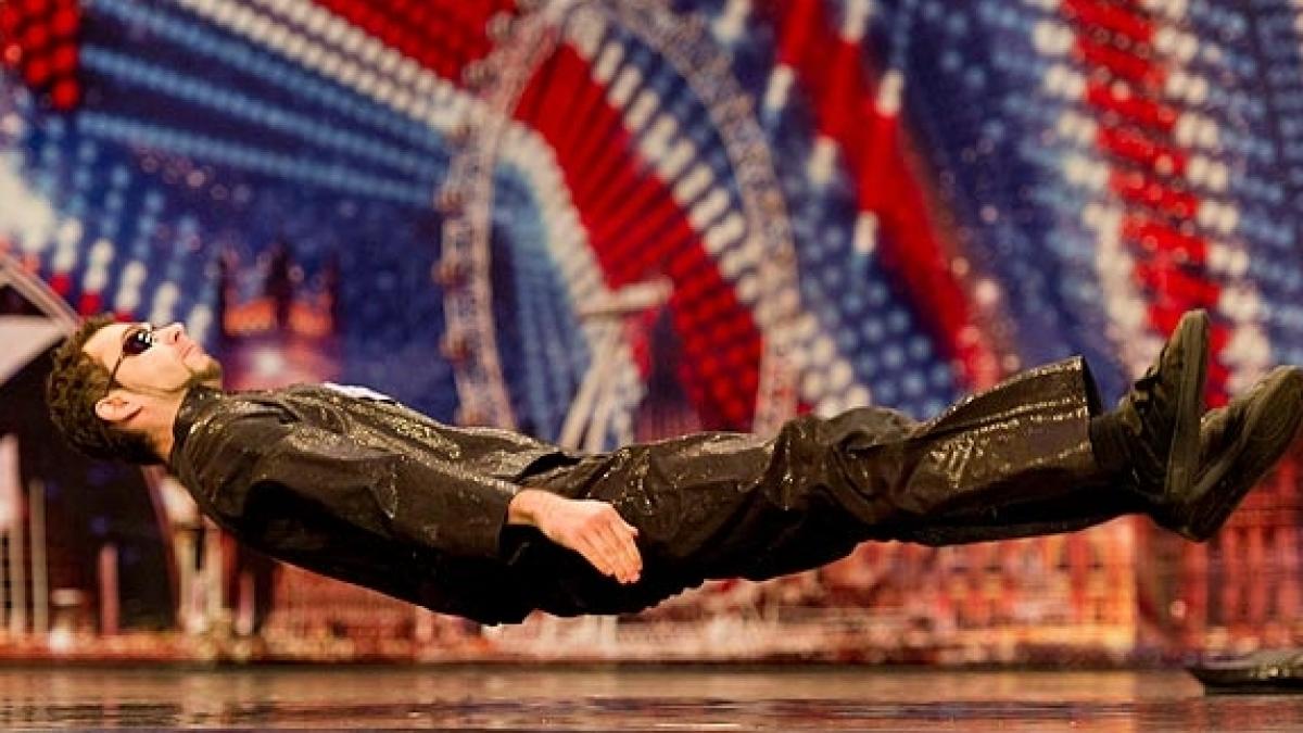 un roman care imita miscarile din matrix face senzatie la britain s got talent