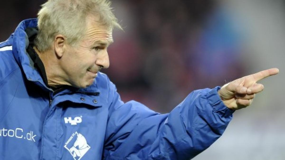 antrenor danez demis la o zi dupa ce a lovit un jurnalist