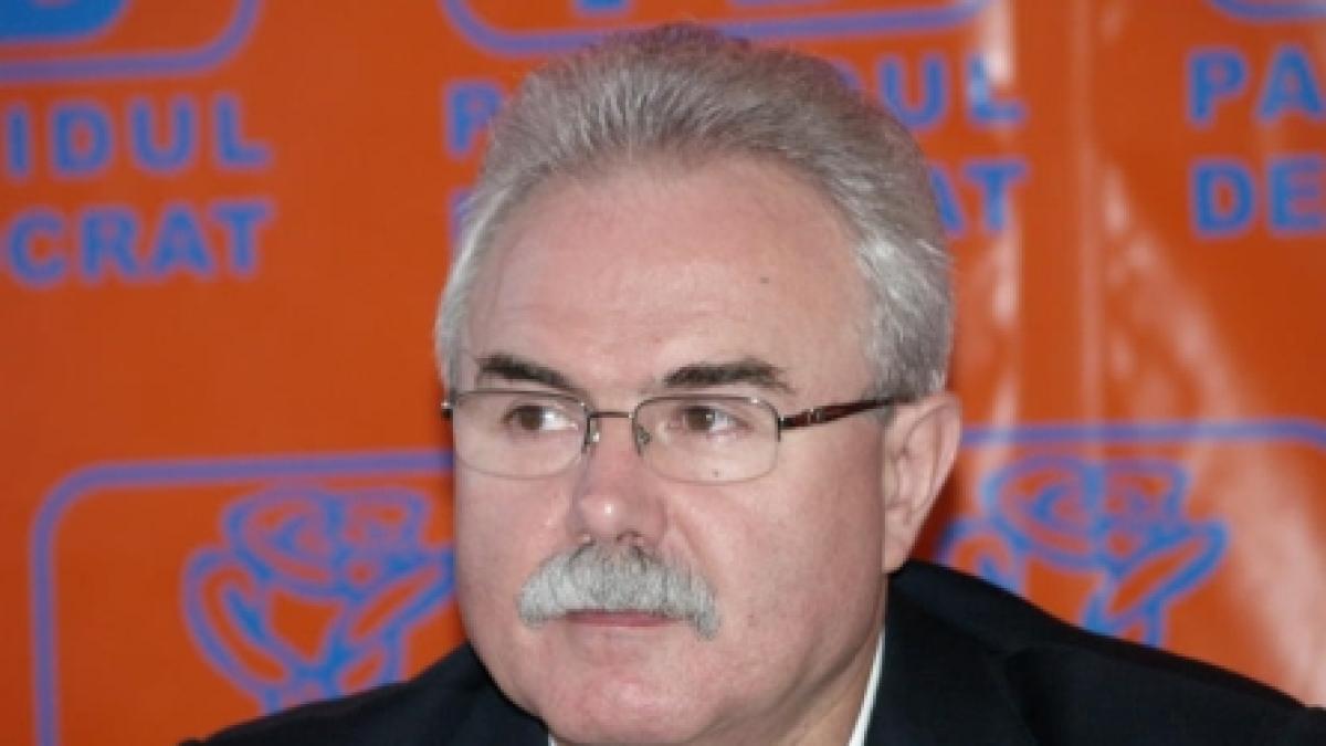 cumatrul lui basescu a primit un milion de lei de la ministerul educatiei pentru proiectarea unor