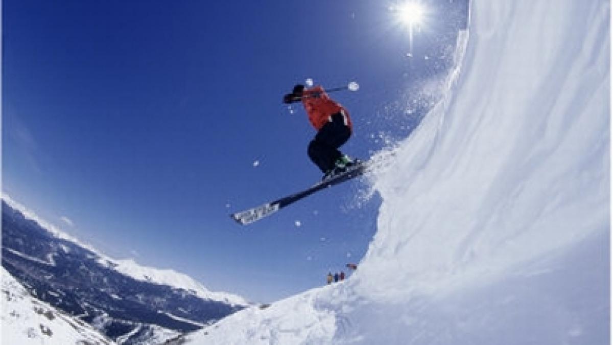 filmulet cu un schior urmarit de avalansa succes de proportii pe internet