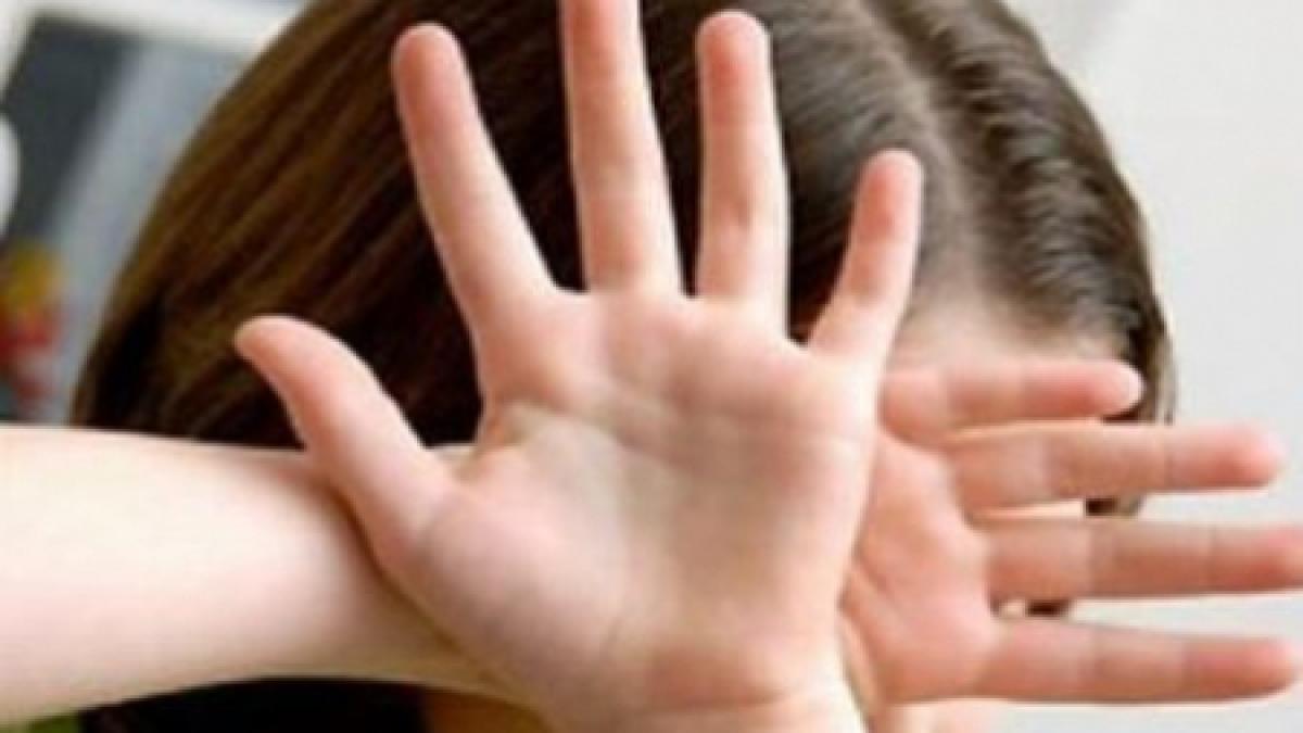 studiu tinerii sunt defensivi cu adultii din jurul lor