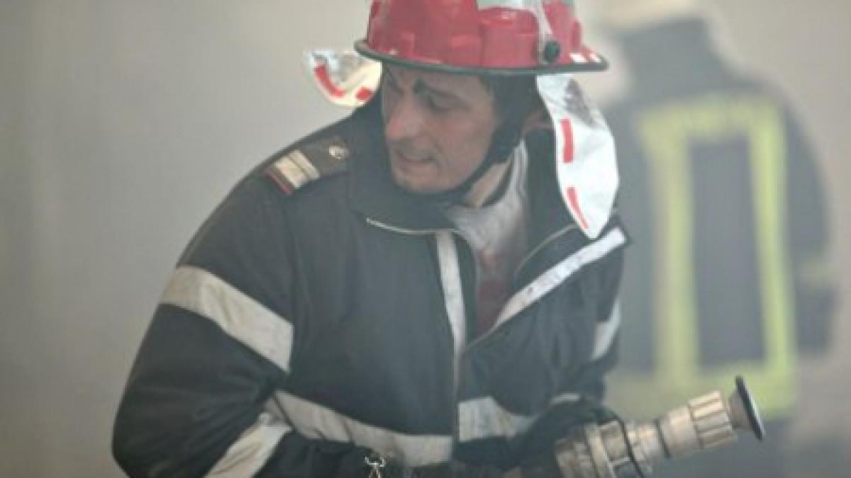 incendiu de proportii la o fabrica de mobila din satu mare