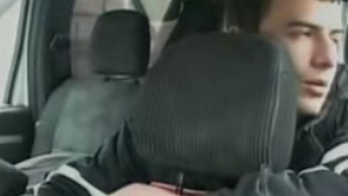 un sofer beat a adormit in masina politistilor dupa ce a provocat un accident