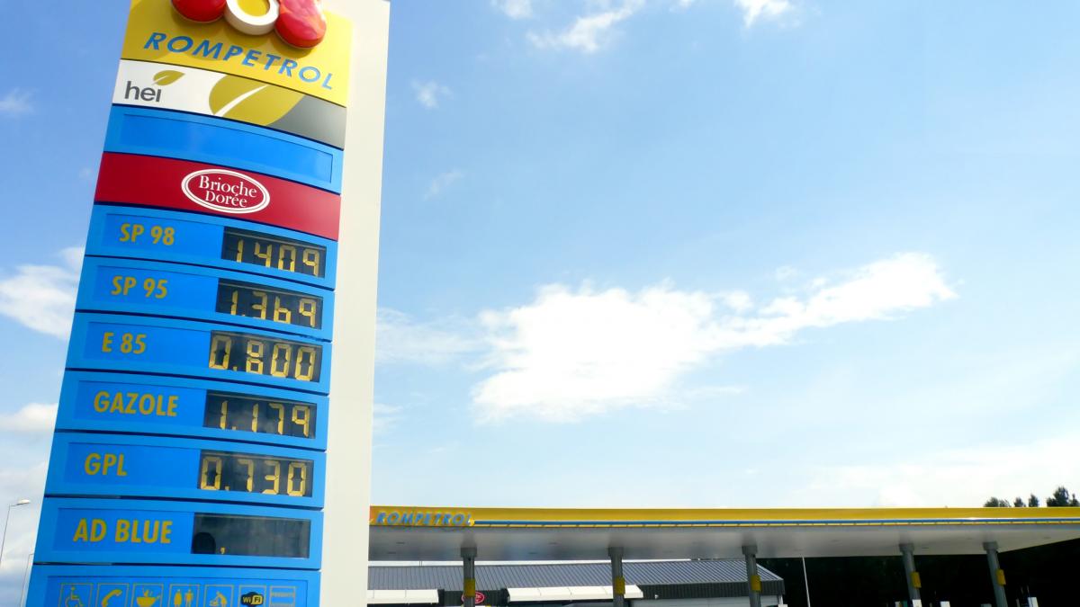 rompetrol a scumpit benzina si a ieftinit motorina vezi noile preturi