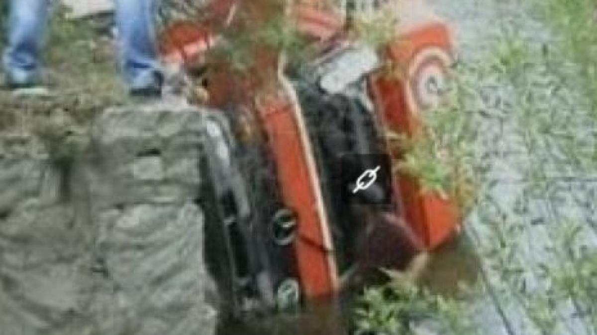 bistrita un tir a plonjat in raul salauta dupa ce soferul a pierdut controlul volanului