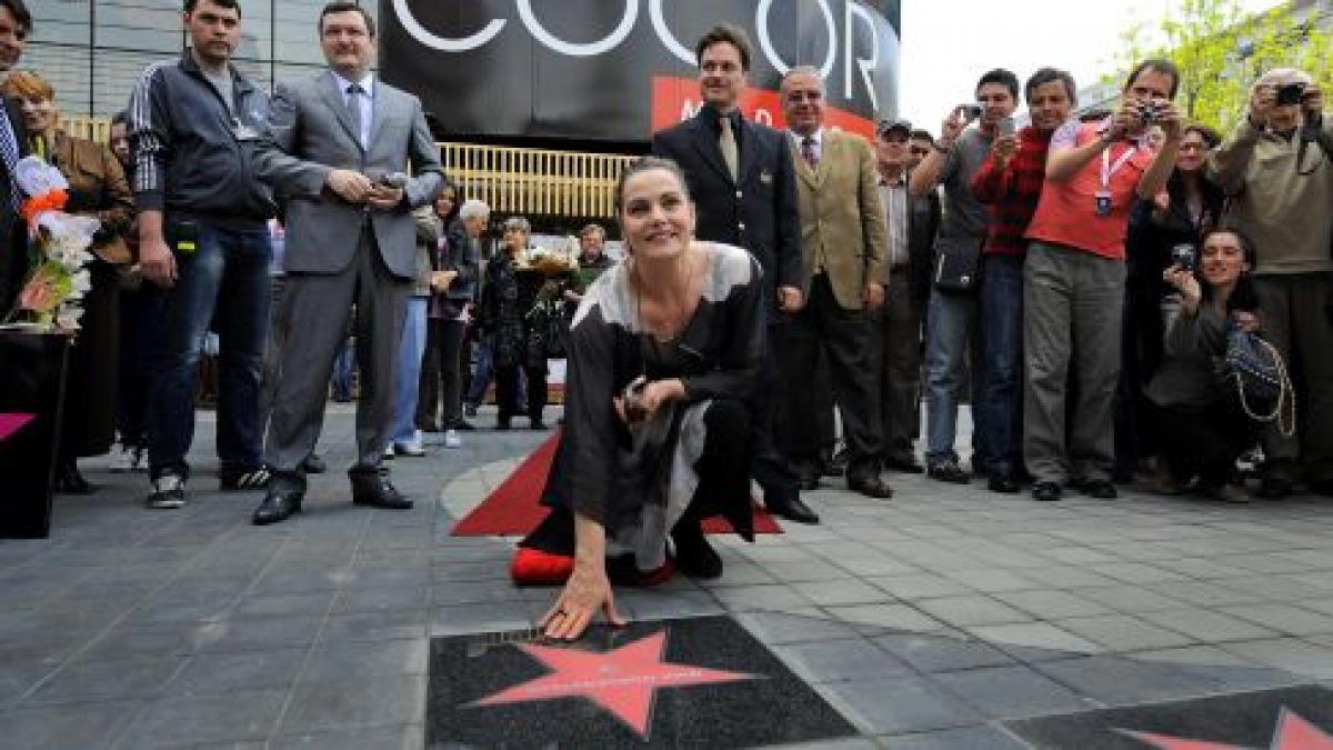 maia morgenstern a primit o stea pe aleea celebritatilor