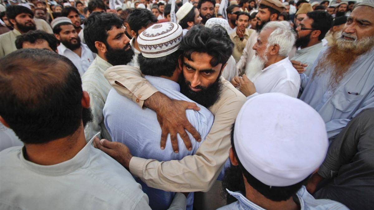 osama bin laden declarat martir sute de oameni s au rugat pentru terorist