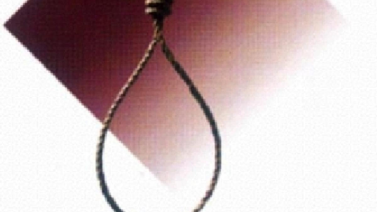 un tanar din maramures s a spanzurat de o grinda