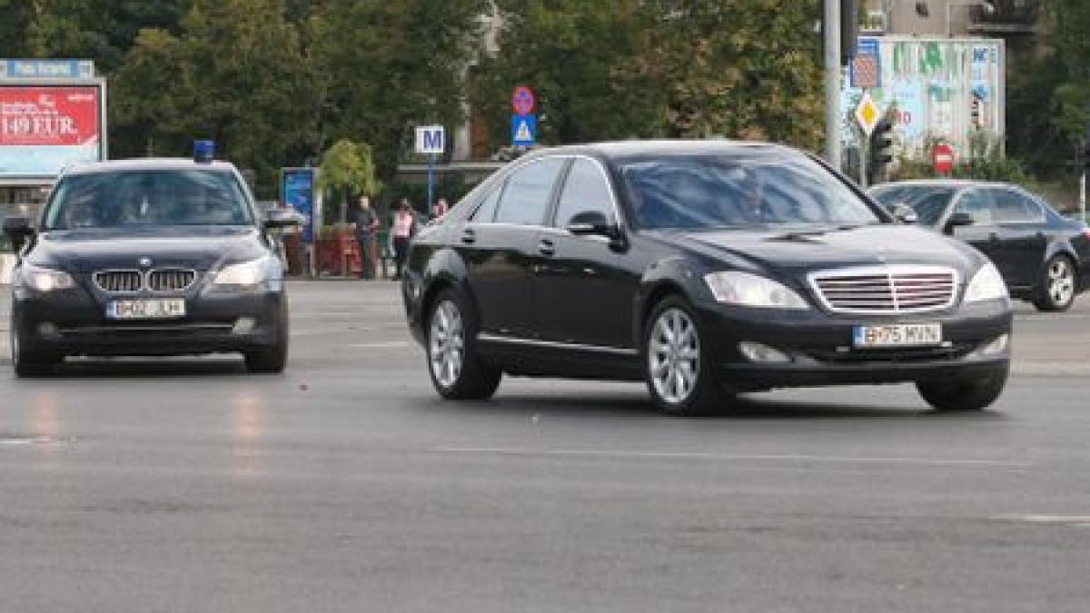 campanie pentru sefia pdl boc inghesuit in microbuz limuzinele in spate