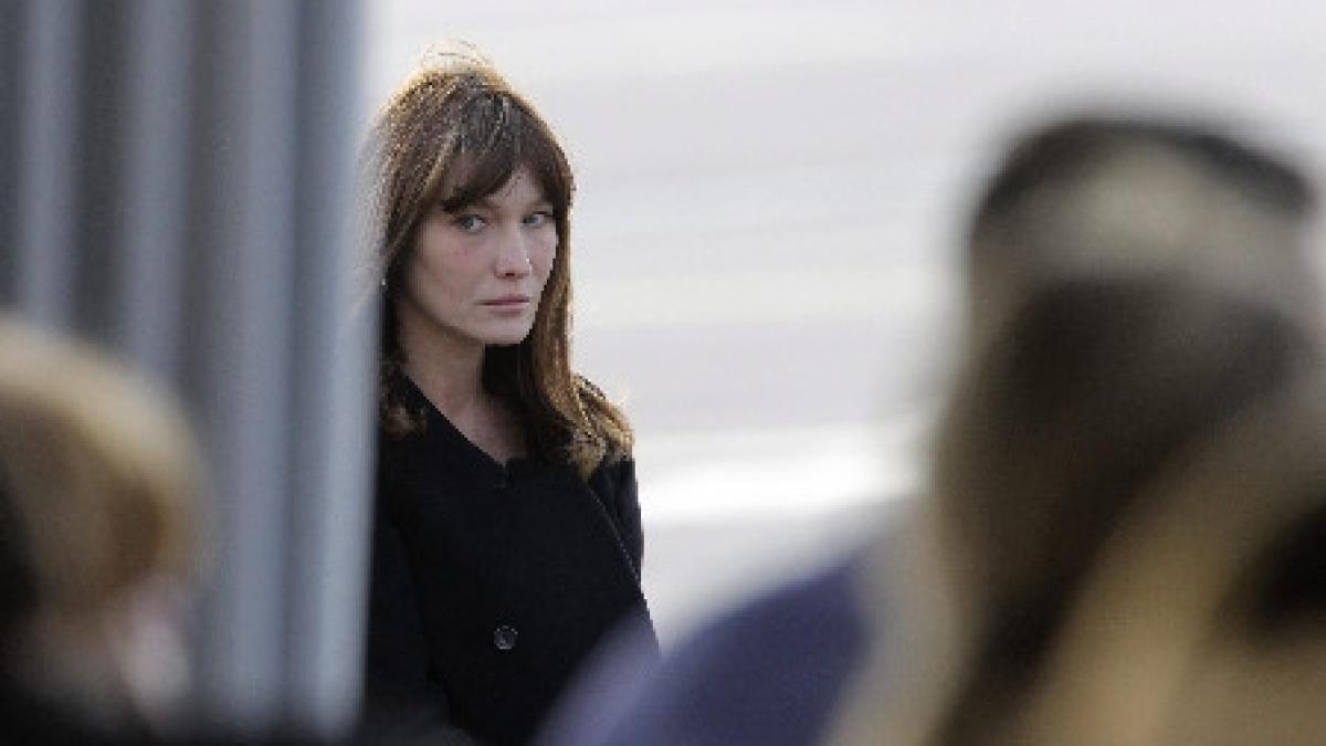 sotia presedintelui francez insarcinata cu gemeni